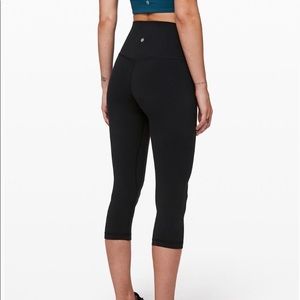 Lululemon 19” black align crop